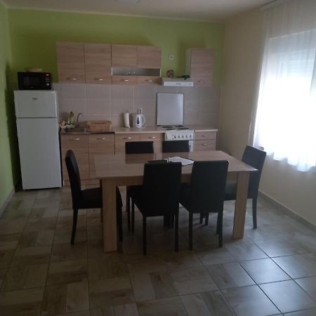 Apartman Fiva Apartment Pacir Luaran gambar