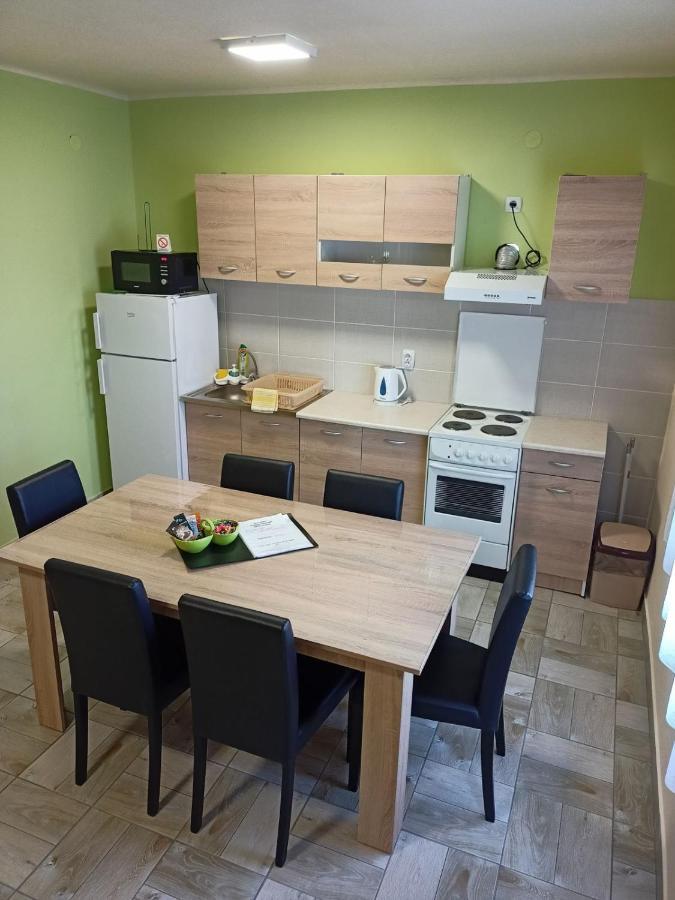 Apartman Fiva Apartment Pacir Luaran gambar