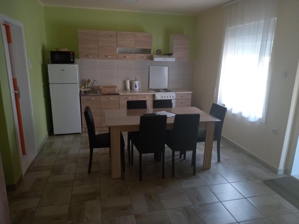 Apartman Fiva Apartment Pacir Luaran gambar
