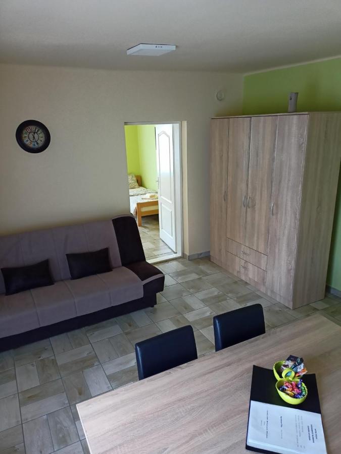 Apartman Fiva Apartment Pacir Luaran gambar